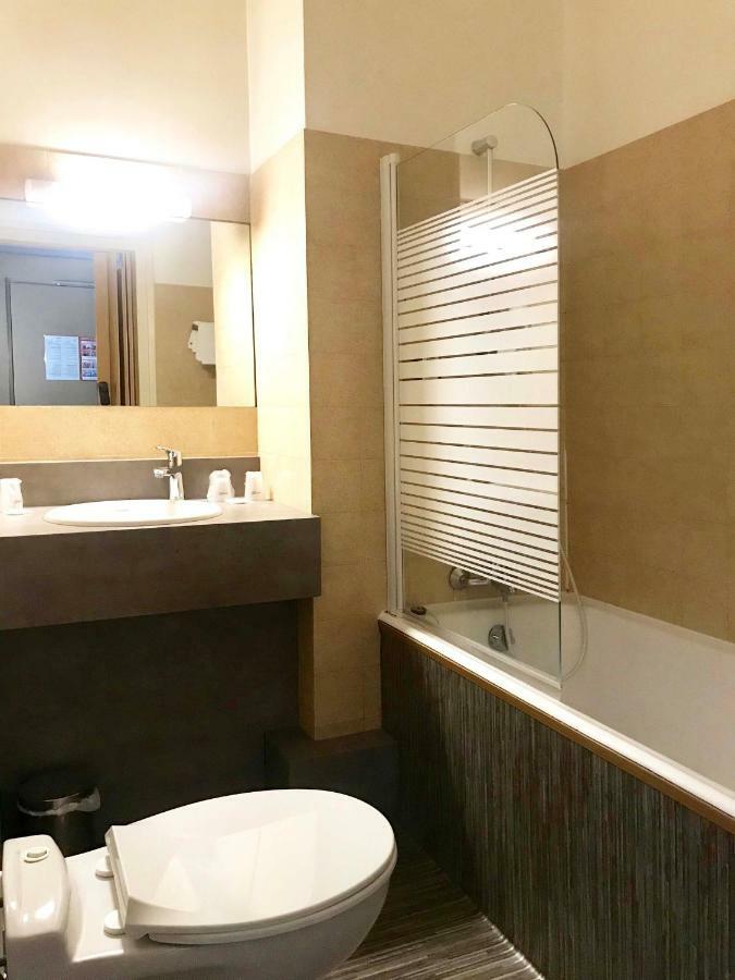 Hotel Le Bretagne Сен-Назер Экстерьер фото